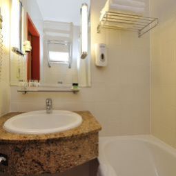 Cuarto de baño Danubius Health Spa Resort HELIA Conference Fotos