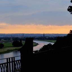 Ausblick Kavaliershaus zu Schloss Eckberg Fotos