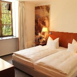  Kavaliershaus zu Schloss Eckberg Fotos