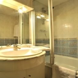 Camera da bagno Balladins Cergy St Christophe Fotos