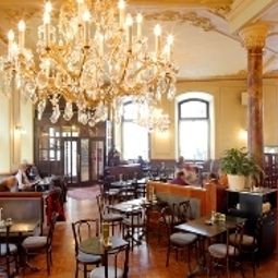 Frühstücksraum im Restaurant Central Fotos