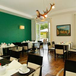 Salle du petit-déjeuner située dans le restaurant Castellani Parkhotel Fotos