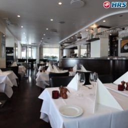 Salle du petit-déjeuner située dans le restaurant Grand Hotel Fotos
