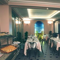 Salle du petit-déjeuner située dans le restaurant Ritter Fotos