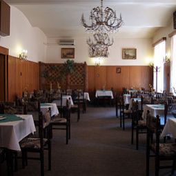 Salle du petit-déjeuner située dans le restaurant Balkán Fotos
