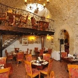 Salle du petit-déjeuner située dans le restaurant Metamorphis Fotos