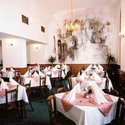 Breakfast room within restaurant Opera Fotos