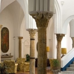 Halle Palumbo Palazzo Confalone Fotos