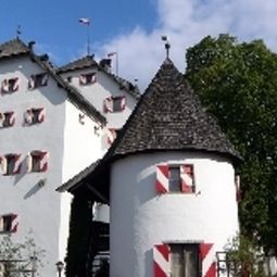 Exterior view Schloss Münichau Fotos