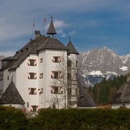 Exterior view Schloss Münichau Fotos