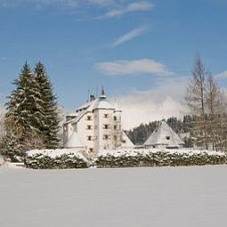 Exterior view Schloss Münichau Fotos
