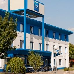Exterior view Ibis budget Berlin Hoppegarten Fotos