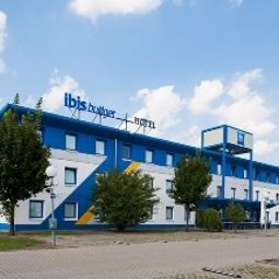 Exterior view Ibis budget Berlin Hoppegarten Fotos