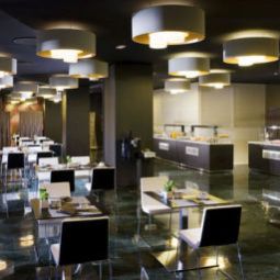 Salle du petit-déjeuner située dans le restaurant Meliá Sitges Fotos