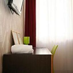 Room Republique Fotos