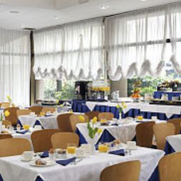 Sala śniadaniowa w restauracji Sporting Fotos