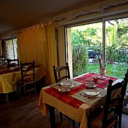 Sala colazione Auberge de Tavel Logis Fotos