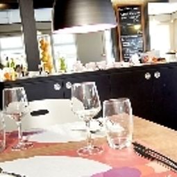 Restauracja CAMPANILE LE BLANC MESNIL Fotos