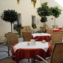 Garten Novostar First Class Garni Fotos