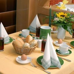 Frühstücksraum im Restaurant Waldhotel Kreuztanne Fotos