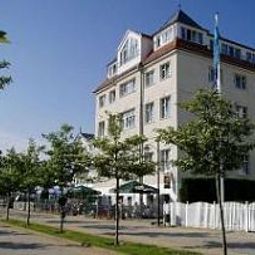 Фасад Strandhotel Bansiner Hof Fotos