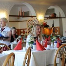 Salle du petit-déjeuner située dans le restaurant Best Western Fotos