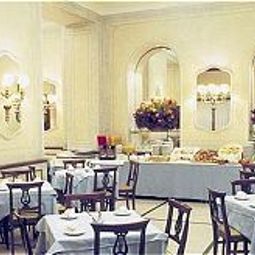 Salle du petit-déjeuner située dans le restaurant Bettoja Nord Nuova Roma Fotos