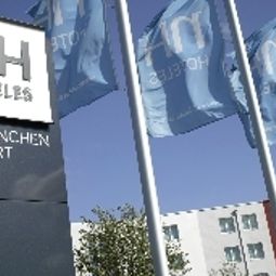 Exterior view NH München-Airport Fotos