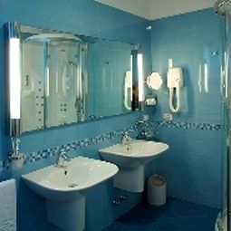 Cuarto de baño Gugliel Motel Fotos