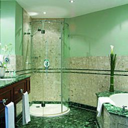 Bathroom Lindner Hotel & Residence Main Plaza Fotos