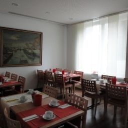 Salle du petit-déjeuner Basilisk Fotos