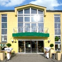 Exterior view Waldhotel Weinböhla Fotos