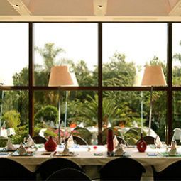 Salle du petit-déjeuner située dans le restaurant Sofitel Algiers Hamma Garden Fotos