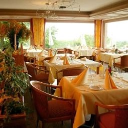 Salle du petit-déjeuner située dans le restaurant Rebenhof Fotos