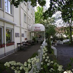 Johnel Hennef 