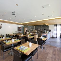 Sala śniadaniowa w restauracji Hotel Crusch Alba Fotos