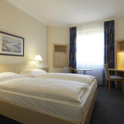 Außenansicht InterCityHotel Fotos
