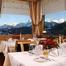 Salle du petit-déjeuner située dans le restaurant Meisser Fotos