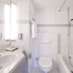 Badezimmer Park Inn by Radisson Heppenheim Fotos