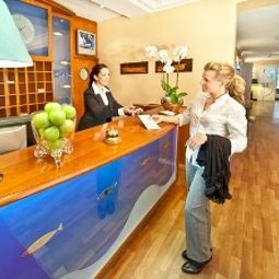 Reception Neptun Hotel Kühlungsborn Fotos