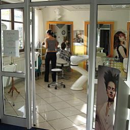 Beauty parlor Kim Dresden Fotos