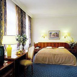 Chambre Bayerischer Hof Dresden Fotos
