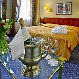 Chambre Bayerischer Hof Dresden Fotos