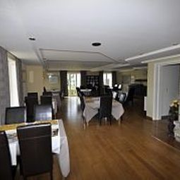 Salle du petit-déjeuner située dans le restaurant St. Janshof Fotos
