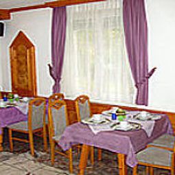 Salle du petit-déjeuner située dans le restaurant Villa Foret Fotos