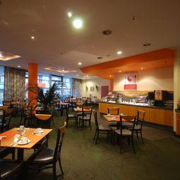 Salle du petit-déjeuner située dans le restaurant Arcadia Fotos