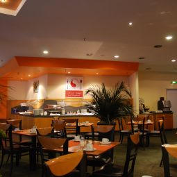 Salle du petit-déjeuner située dans le restaurant Arcadia Fotos