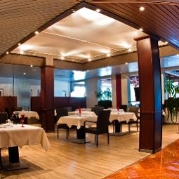 Salle du petit-déjeuner située dans le restaurant Best Western Modena District Fotos