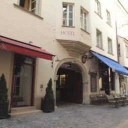 Hotelfotos Orphée Grosses Haus