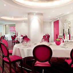 Salle du petit-déjeuner située dans le restaurant Sofitel Paris La Défense Fotos